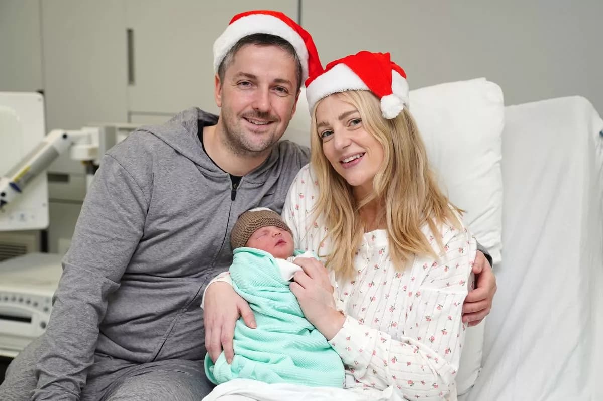 Diese ersten Blicke – Magische Momente beim Newborn Babyshooting