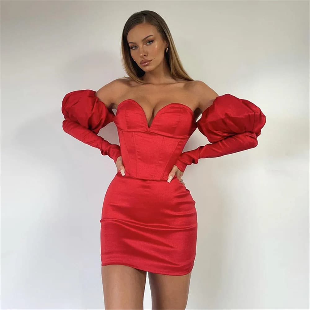 Verleihen Sie Ihrem Auftritt eine raffinierte Note mit einem Rotes Minikleid