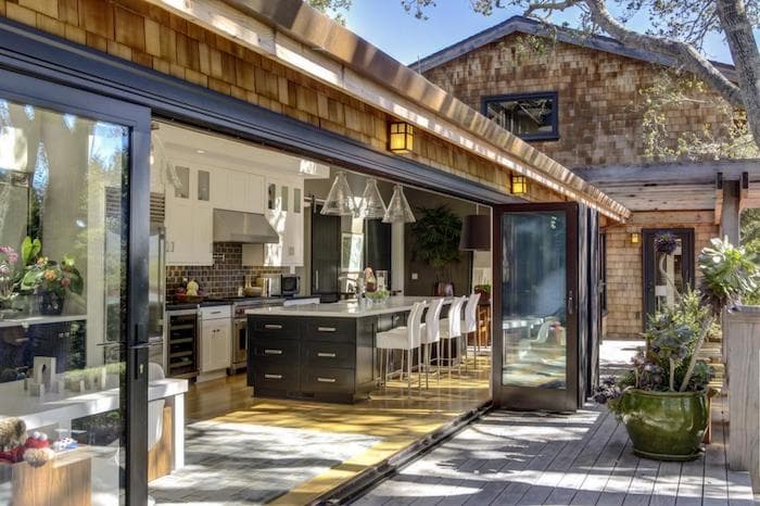 Erweitern Sie Ihren Wohnbereich Mit Einer Terrassenüberdachung Aus Glas Und Einer Schiebewand
