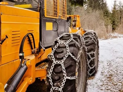 Schneeketten für SUV: Welche Ketten bieten den besten Schutz und sind leicht zu montieren?
